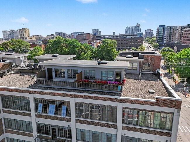 Building Photo - 315 2nd St