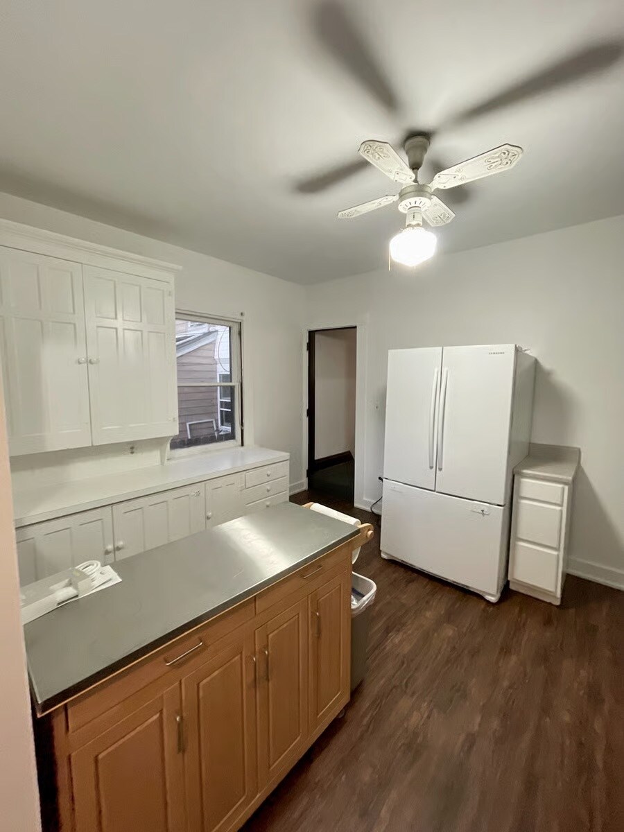 Kitchen - 1039 Highland Ave
