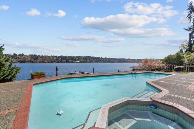 Building Photo - 6408 E Mercer Way