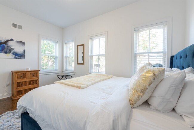 Building Photo - 289 Pavonia Ave