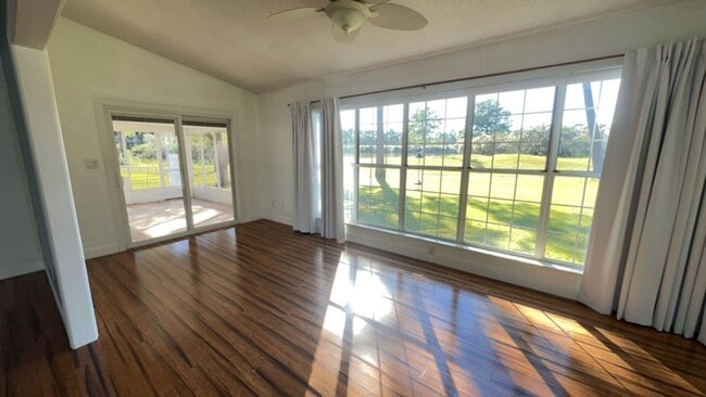 Building Photo - LIVE THE GOOD LIFE at this wonderful ranch...