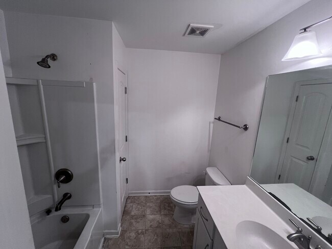 Building Photo - 5518 Hamilton Cir