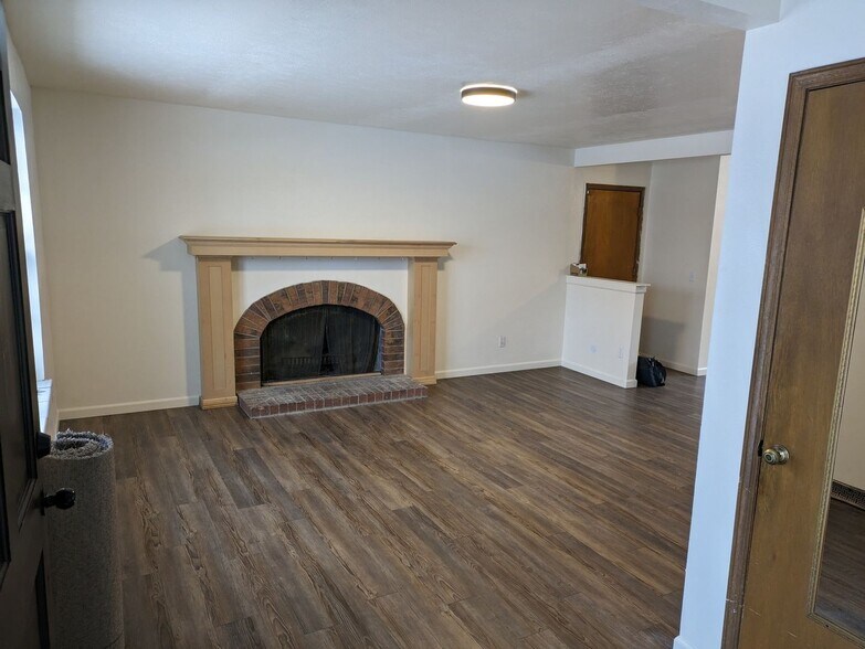 Building Photo - 11065 Pinyon Dr