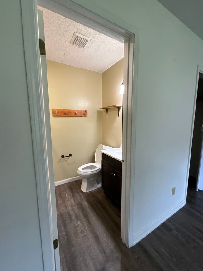 Building Photo - 106 Burnley Dr