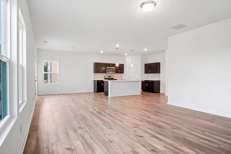 Building Photo - Room in House on Starmoss Ln