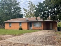 Building Photo - 3 bed 1 bath house