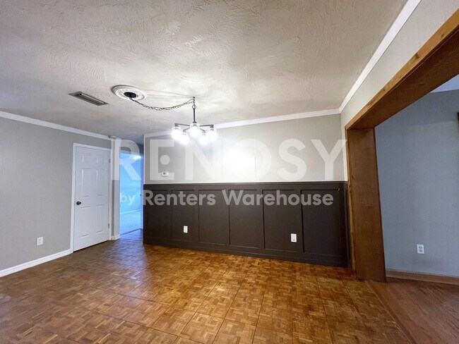 Building Photo - 802 Embassy Rd