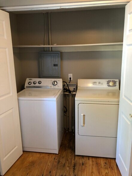 Laundry closet - 1534 Lake St