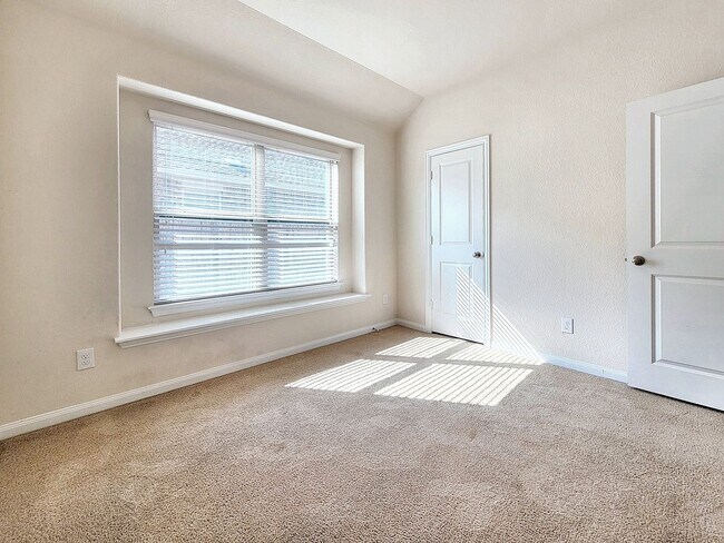 Building Photo - Beautiful One Level 3 BR / 2 BA Home for R...