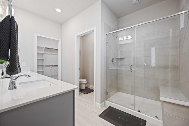 Building Photo - 16106 Oregon Oak Dr