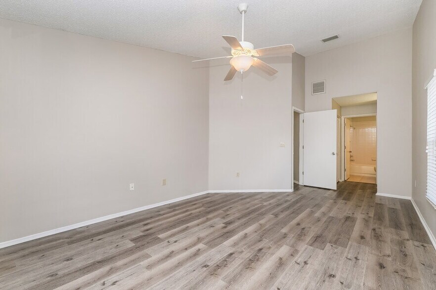 Building Photo - 13203 Pine Creek Cir