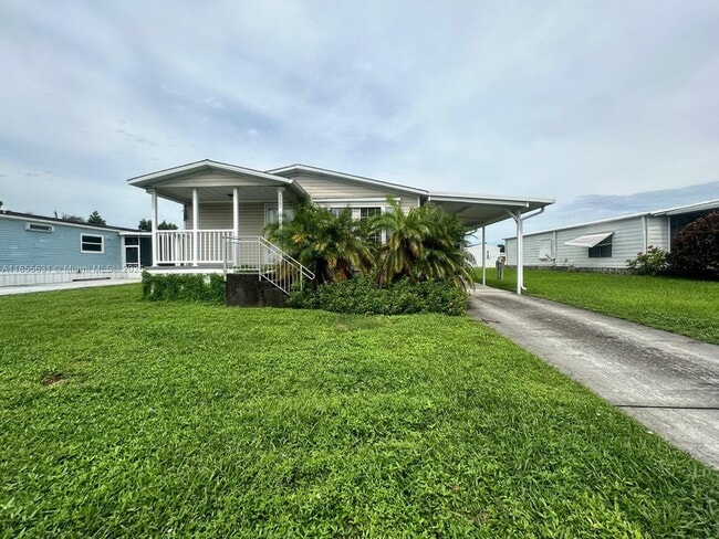 Primary Photo - 1561 SW 64th Way