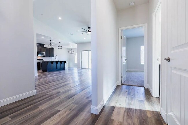 Building Photo - Charming 4-Bedroom Home with Modern Upgrad...