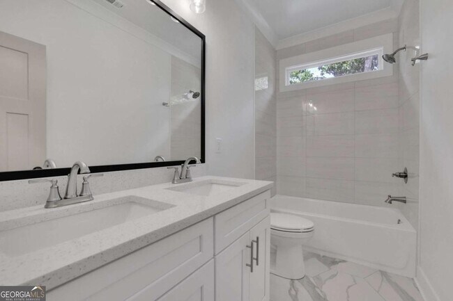 Building Photo - 6181 Shoreland Cir