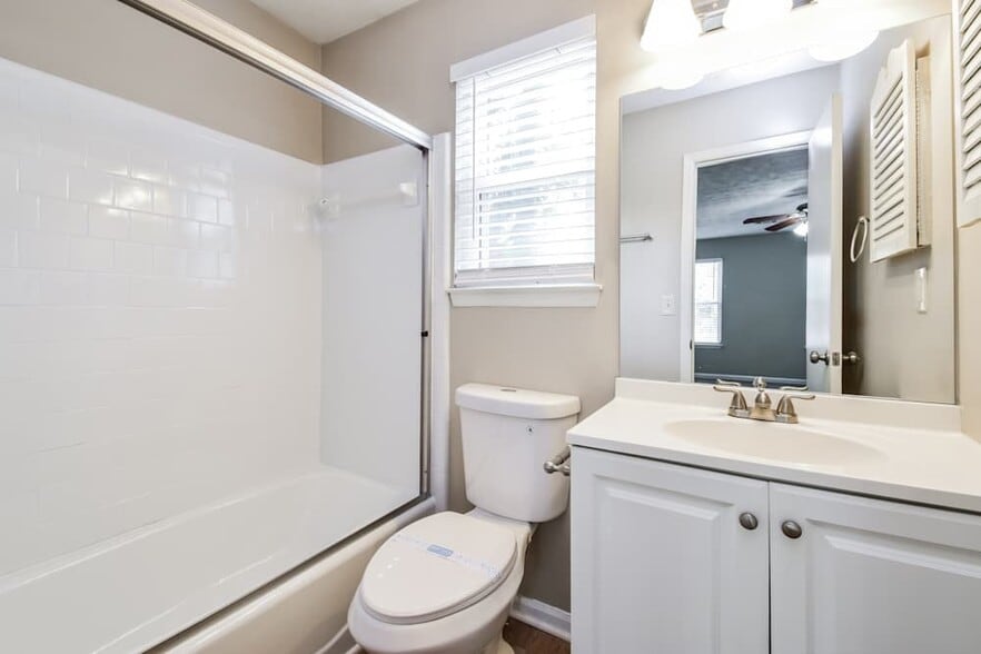 Building Photo - 645 Barrington Way