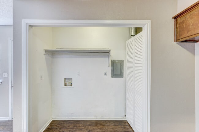 Building Photo - Discover Your New Home: 2-Bedroom Duplex Now Available in Edmond, OK!