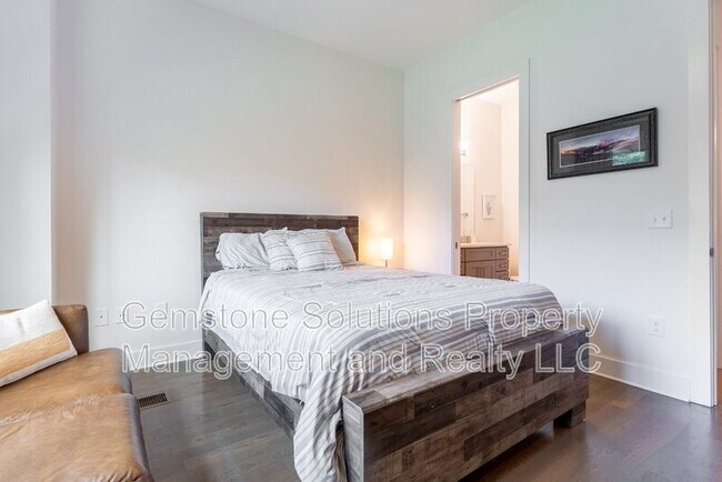 Building Photo - 815 Melpark Ct