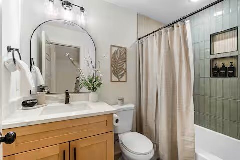 Building Photo - 201 Elm Dr