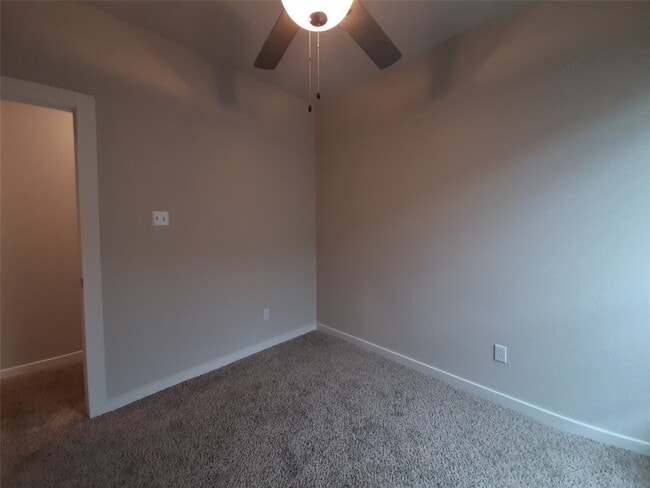 Building Photo - 9784 Grosbeak Ln