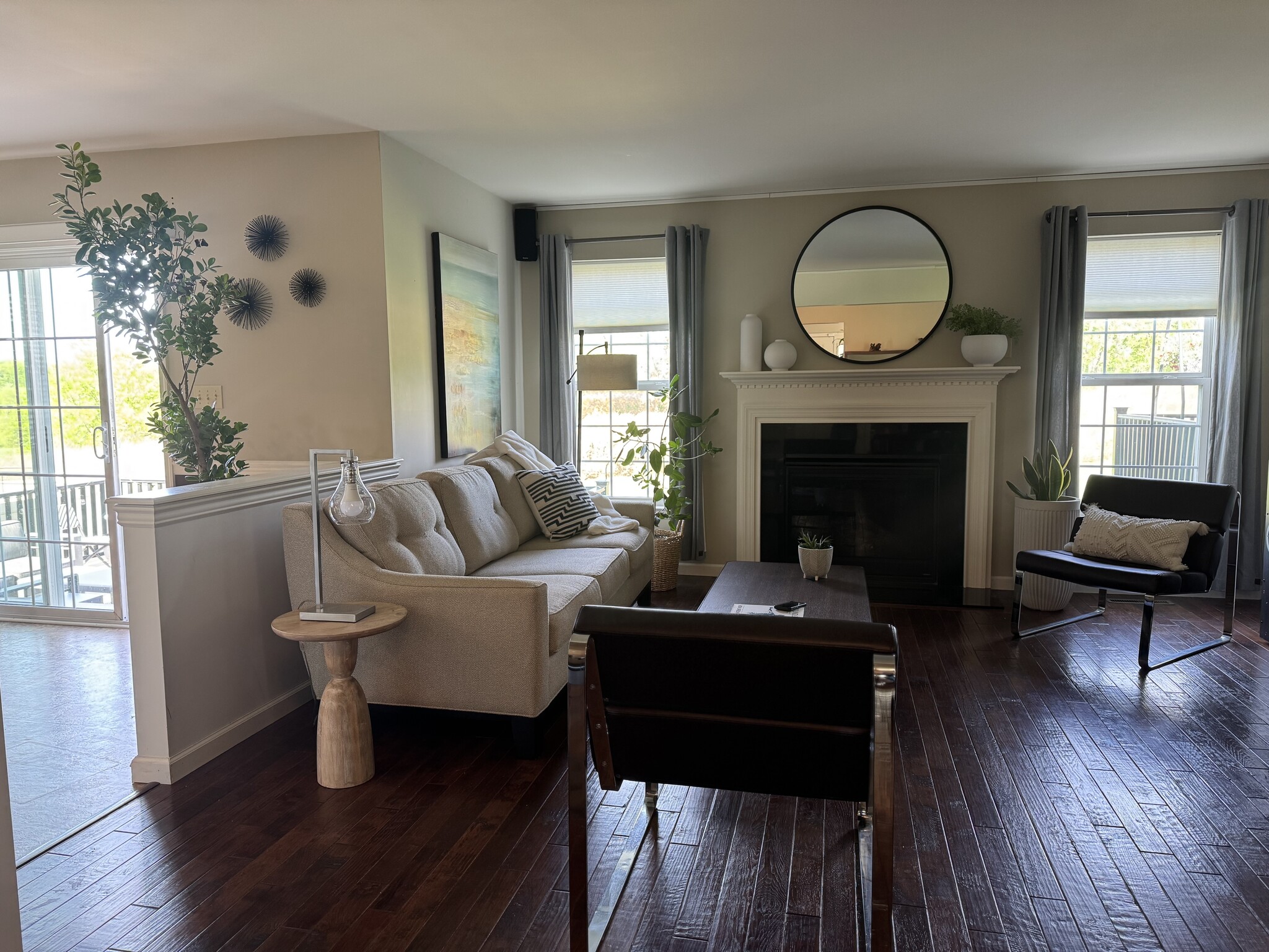 FAMILY ROOM - 1537 Abigail Ln