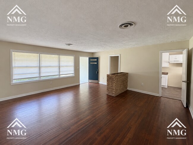 Building Photo - 215 Wildwood Ter