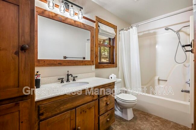 Building Photo - 8984 Falls Hollow Rd