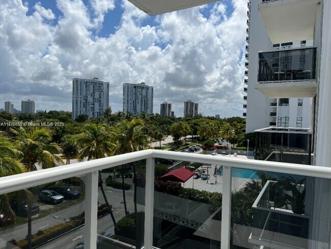 Building Photo - 3675 N Country Club Dr