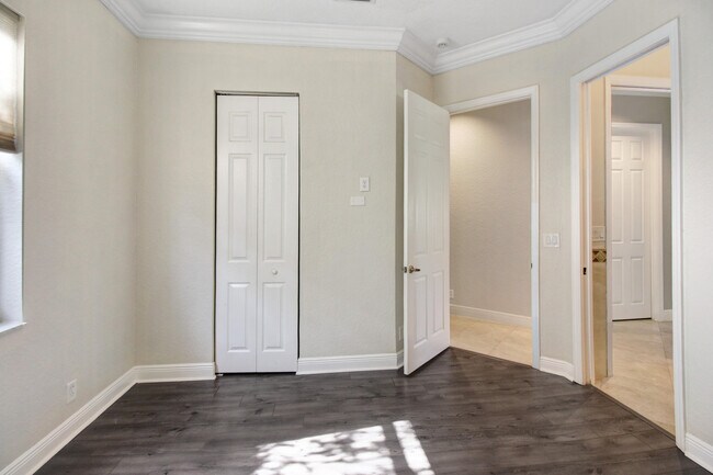 Building Photo - 12370 NW 78th Manor
