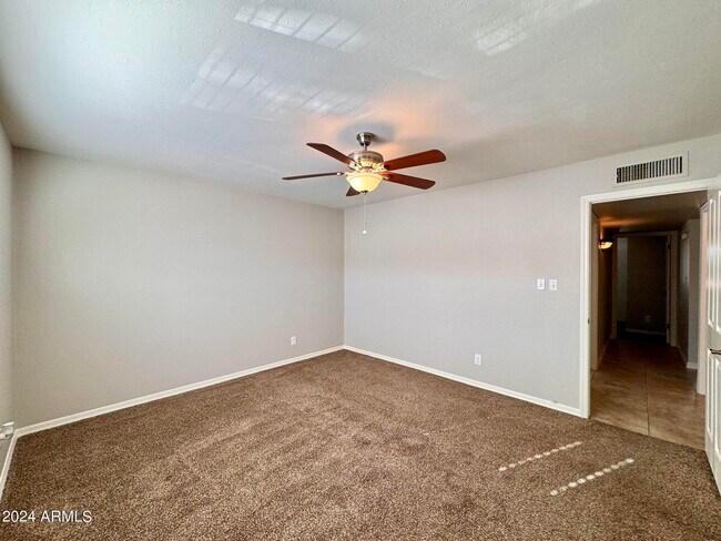 Building Photo - 10628 S 44th Pl