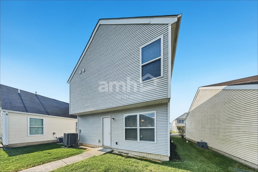 Building Photo - 6306 Pompano St