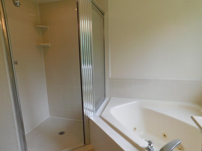 Building Photo - 490 Liberty Pointe Dr