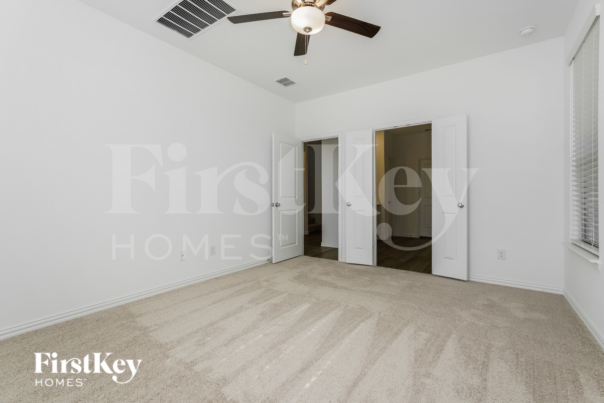 Building Photo - 2528 Northcote Dr