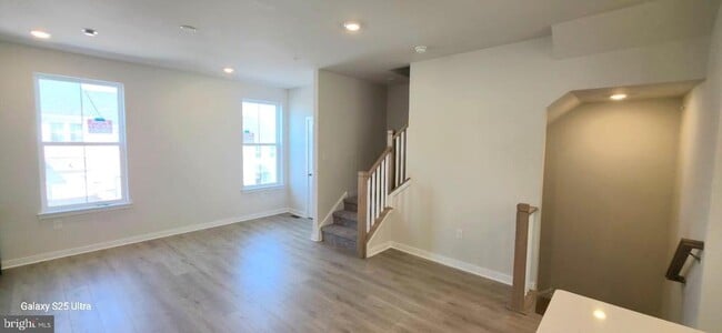 Building Photo - 242 Talucci Dr