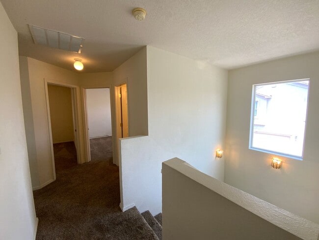 Building Photo - 3 Bedroom Home Available In Gated Communit...