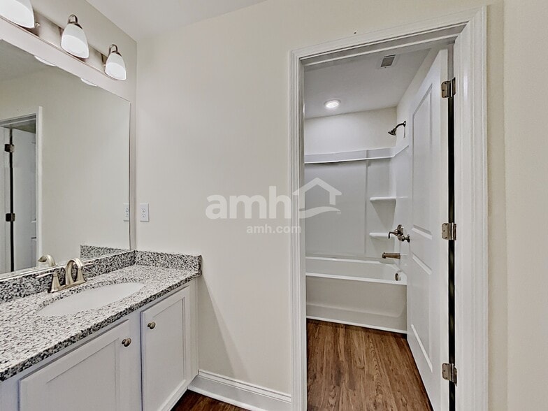 Building Photo - 254 Lake St