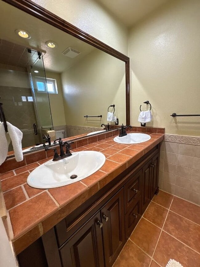 Building Photo - Beautiful 3 Bedroom 2 Bathroom House in Granda Hills