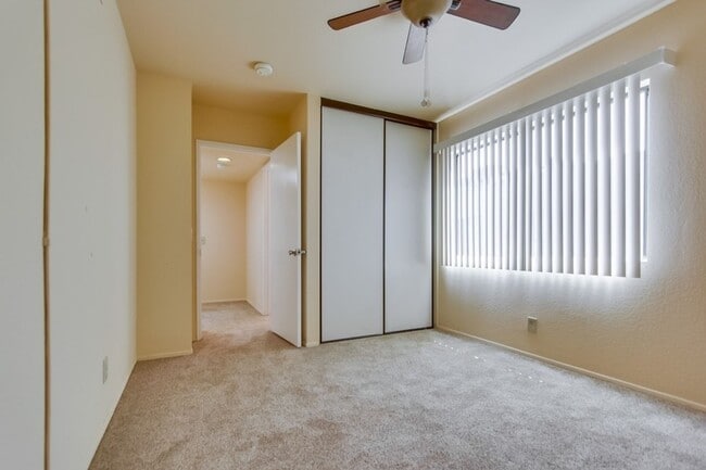 Building Photo - Spacious Townhome in University City for Rent!