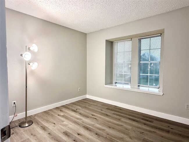 Building Photo - 18586 N Lyford Dr
