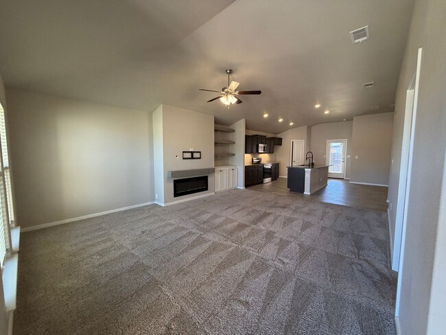 Building Photo - 3/2 in Upland Crossing Available Now!!!