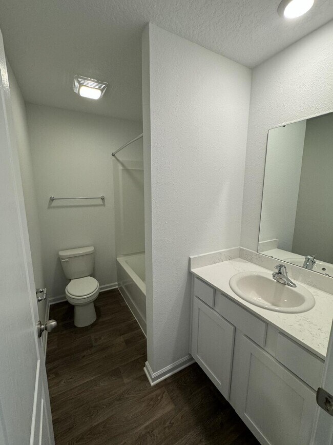 Building Photo - AVAILABLE FOR RENT - Townhome in Baymeadows, 3/2.5
