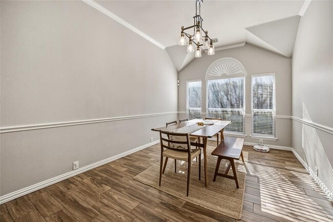 Building Photo - 2112 Bandera Path