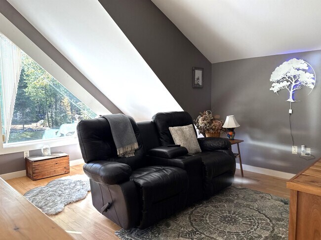 Building Photo - 57 Meetinghouse Rd