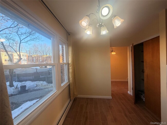 Building Photo - 72 Greenway Terrace