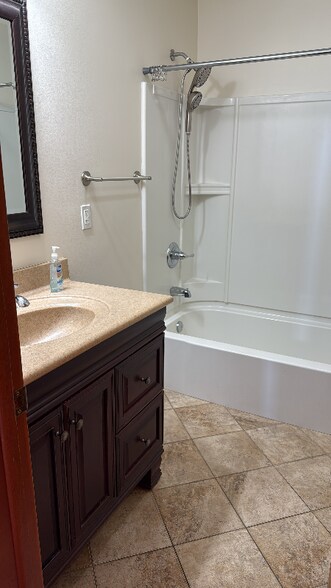 Building Photo - 532 Bays View Rd