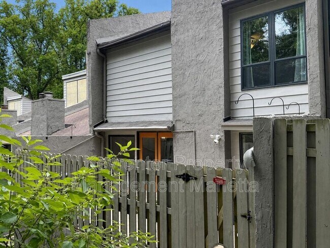 Building Photo - 510 E Ponce de Leon Ave
