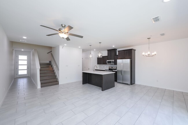 Building Photo - 9921 Bijan Dr