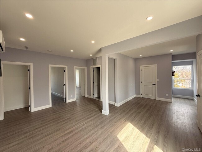 Building Photo - 222 Primrose Ave