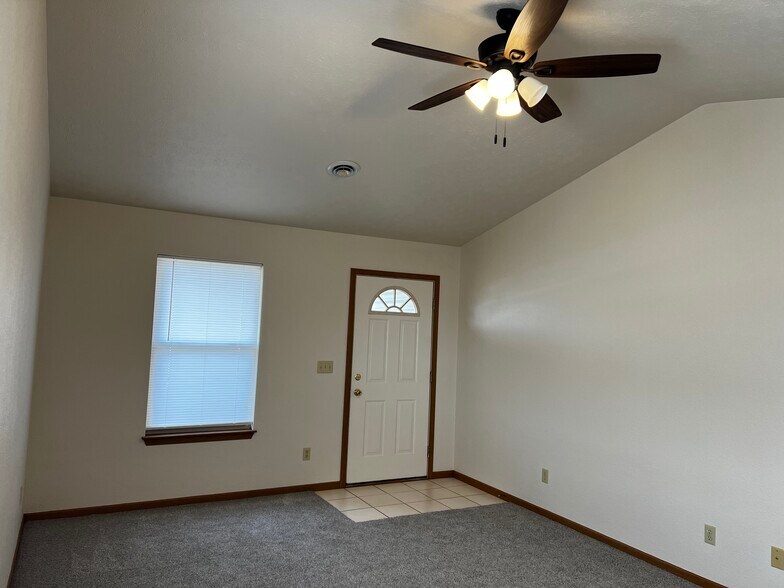 Building Photo - 1312 Tully Dr