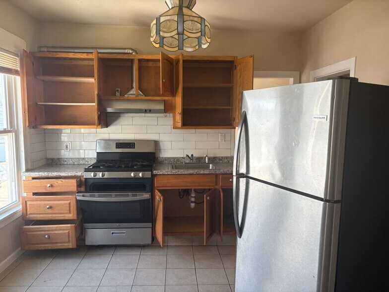 Building Photo - 252 Maplewood Ave