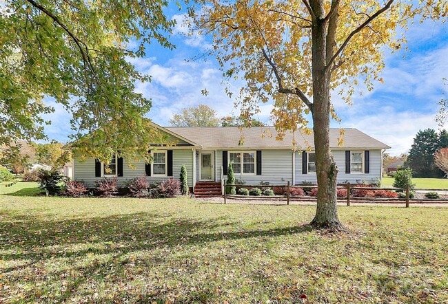 Building Photo - 4227 Deerfield Dr